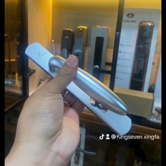 Phụ kiện khoá lề cửa nhôm